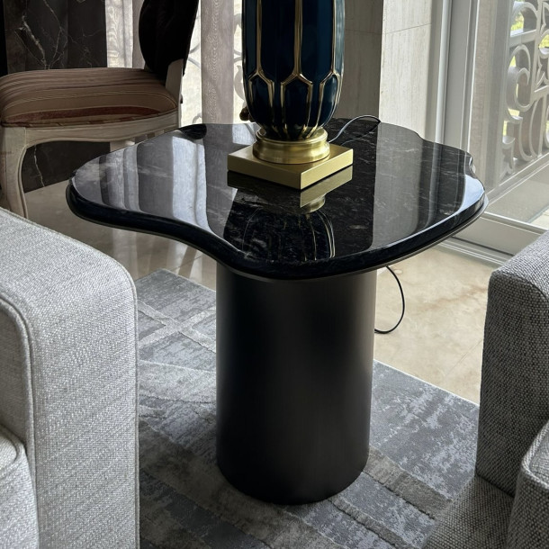 CLO-CLO SIDE TABLE | 593 x 592